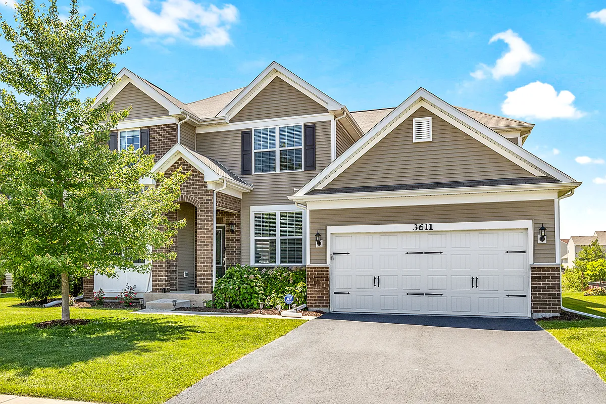 4 bed, 2.5 bath, 3077 sqft, $4,795 — Photo 1