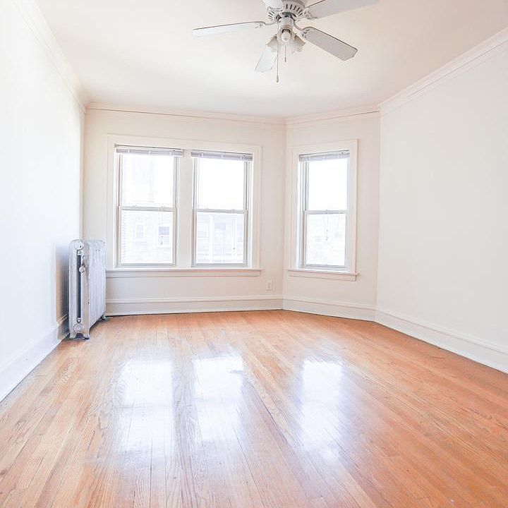 1st image of 4921 N Damen Ave #3N