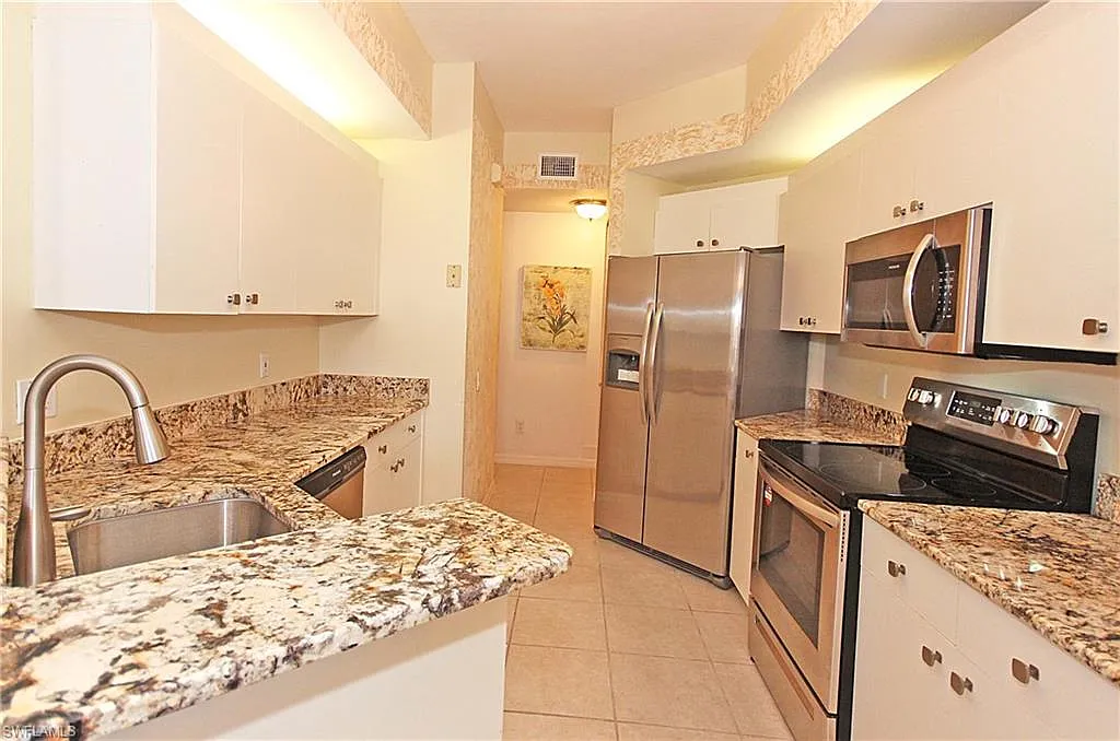 2 bed, 2.0 bath, 1349 sqft, $8,000 — Photo 4