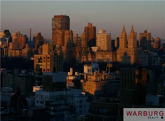 Sold by Warburg | media 33