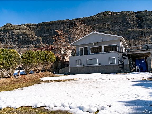 3rd image of 32686 NE Lakeshore Dr