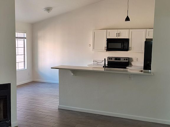 3rd image of 1690 W Park Wood Ln