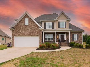 7614 Sir William Dr, Kernersville, NC 27284