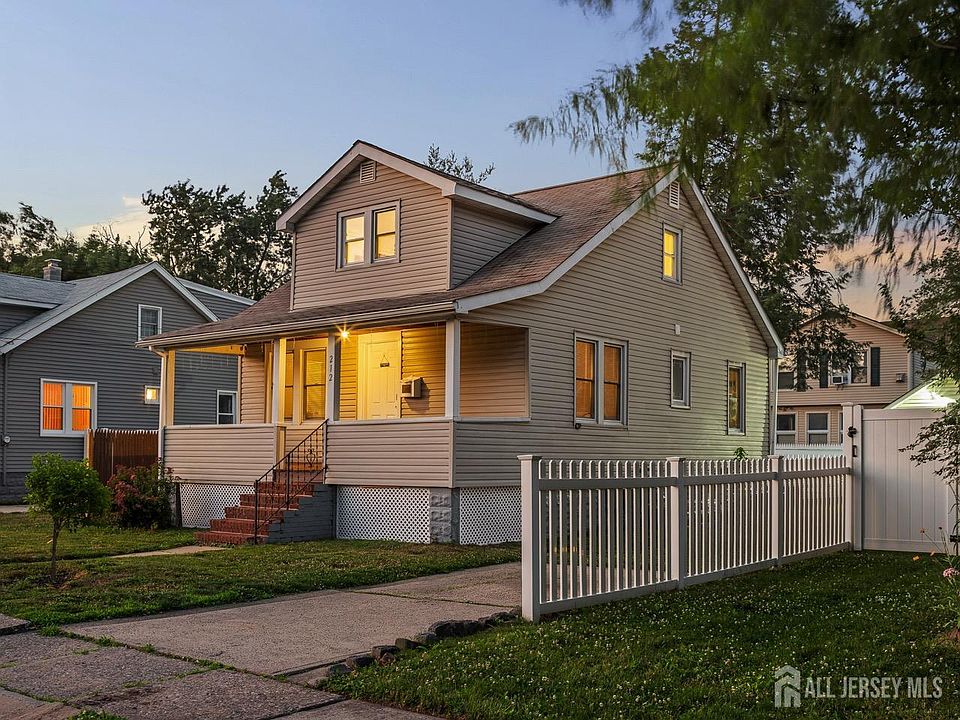 1st image of 212 University Ave