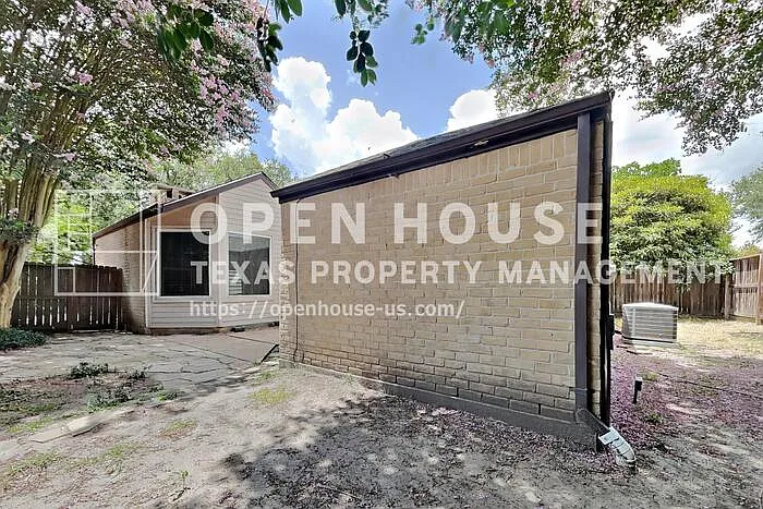 2223 Briarwest Blvd — Photo 20
