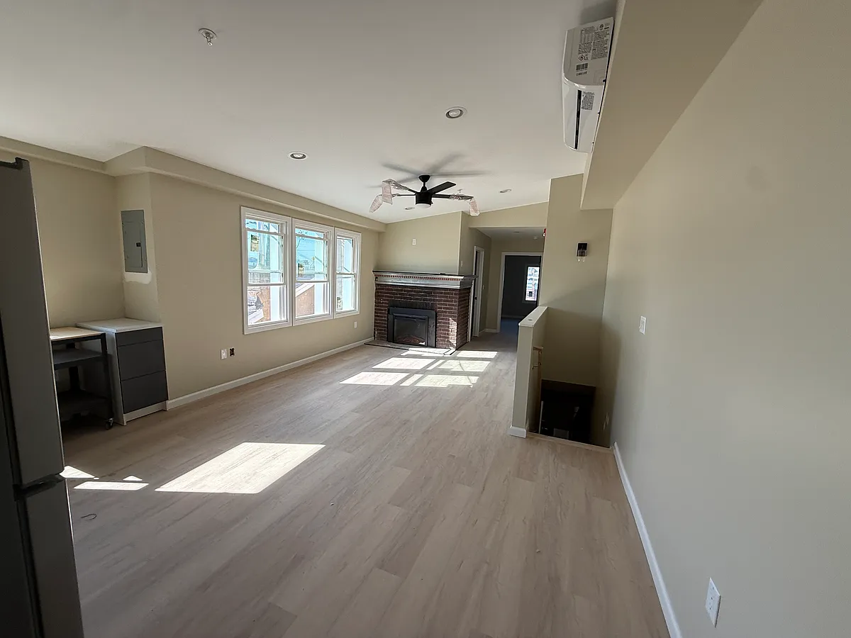 Building Photo - 1015 Lancaster Ave #3A
