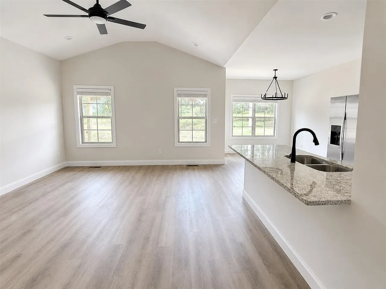 4 bed, 1506 sqft, $2,200 — Photo 2