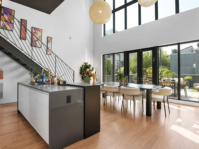 428 Van Brunt St #1 — Photo 11