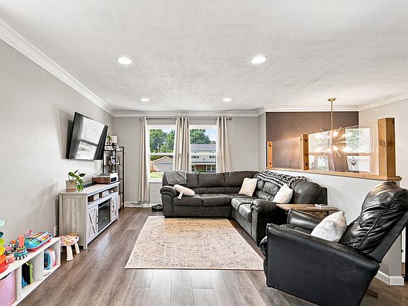 5th image of 4407 67th St