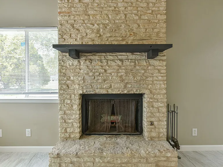 1141 Royal Crest Dr — Photo 14