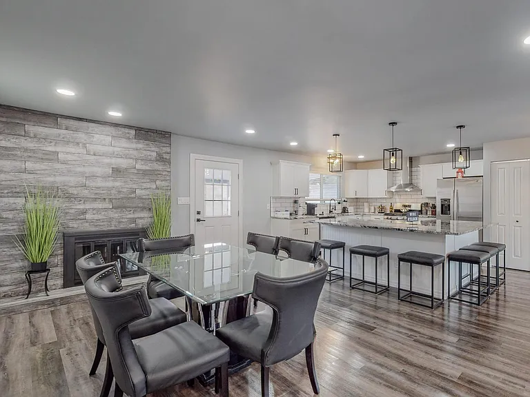 6830 Louisiana Blvd NE — Photo 38
