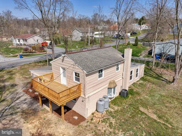 132 Channel Dr, Carlisle, PA 17013