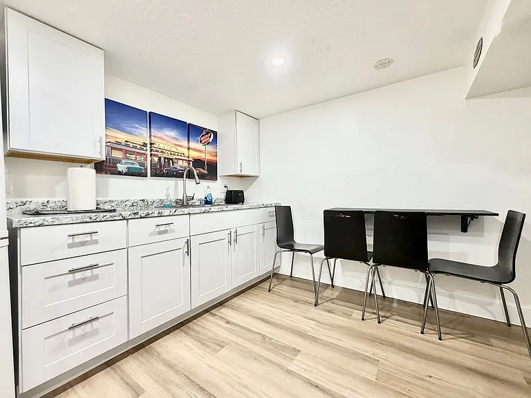 37 W Robert Ave — Photo 4