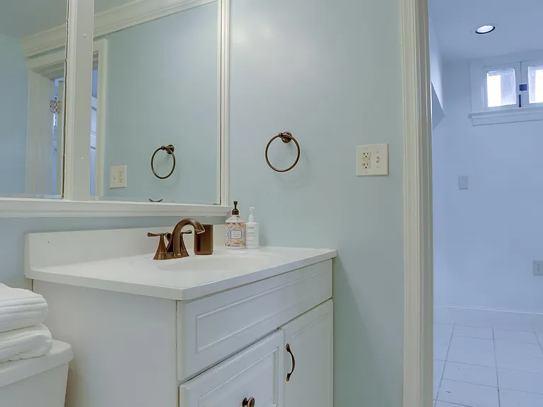 400 Seward Sq SE #B2 — Photo 22