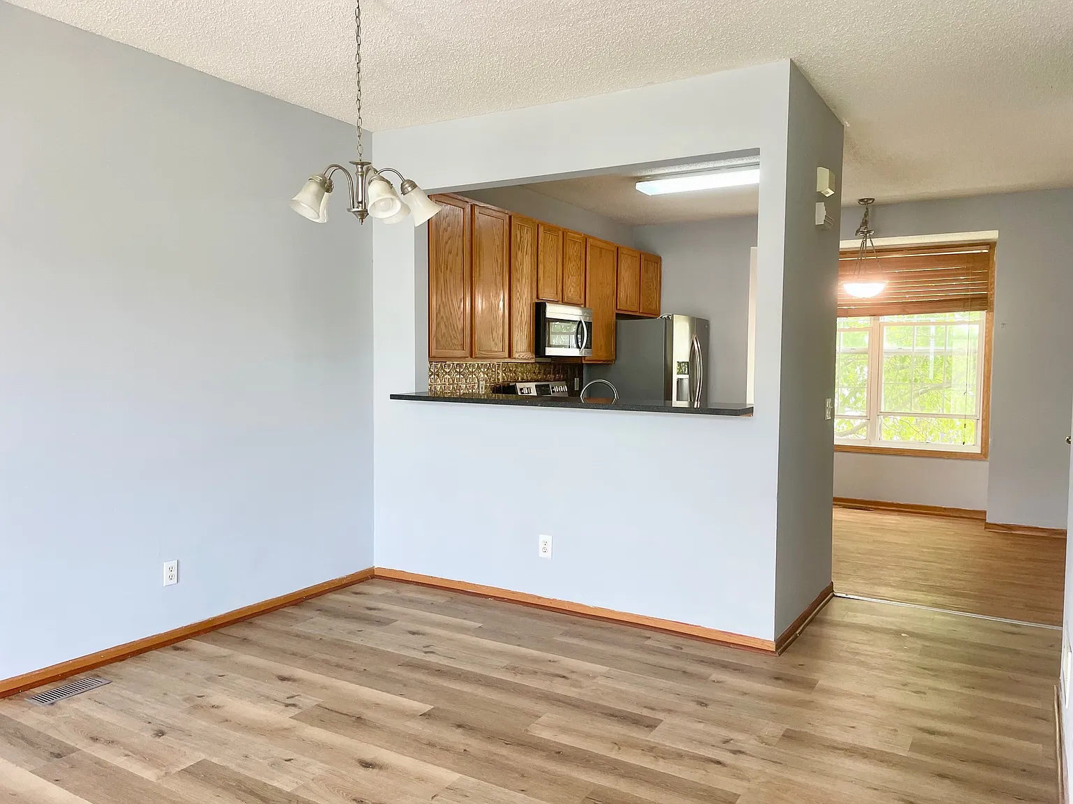 4 bed, 3.5 bath, 2010 sqft, $2,550 — Photo 3