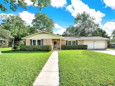 1802 Chestnut St, Floresville, TX, 78114