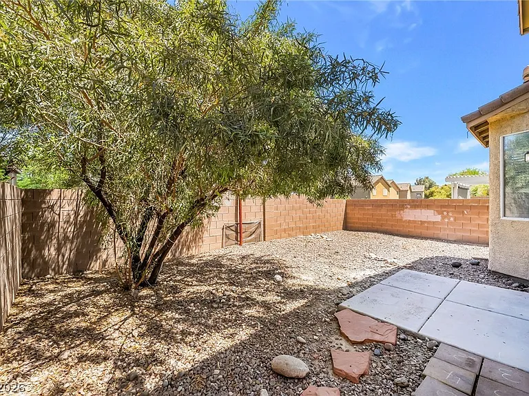 8104 Caspian Moon Dr — Photo 33