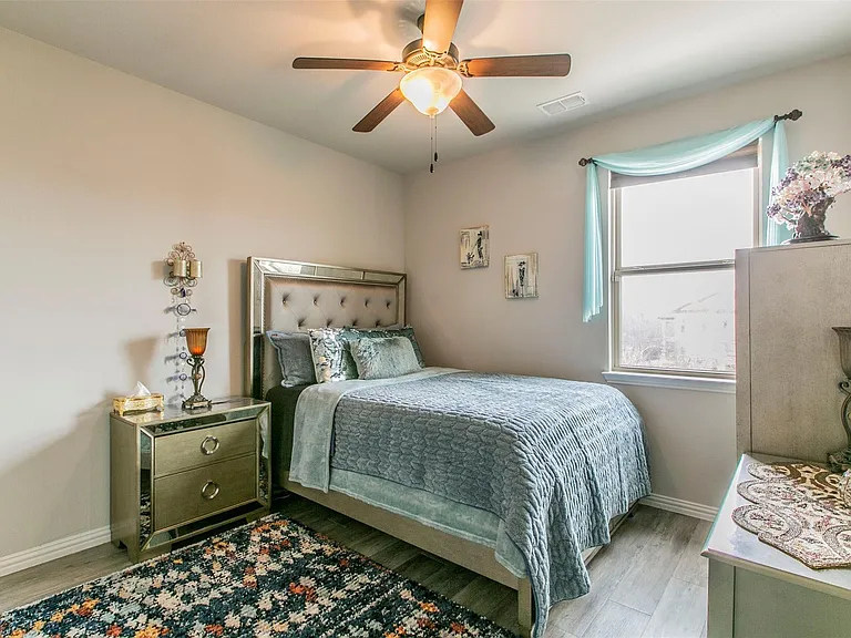 1015 Zachary Way — Photo 9