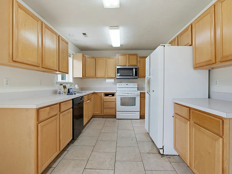 154 N 800 E — Photo 5