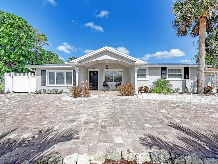 345 Avenida Leona — Photo 2