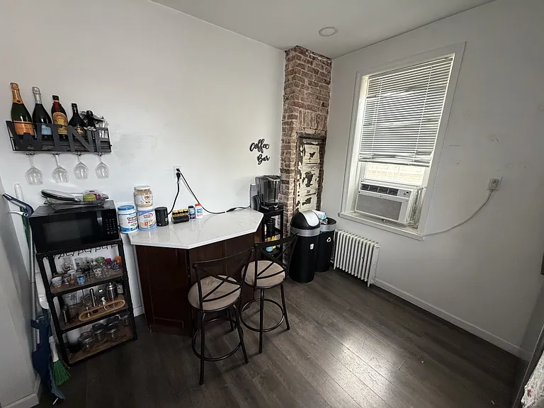 680 Summit Ave #2 — Photo 3