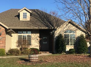 907 E Waterford Blvd, Ozark, MO 65721