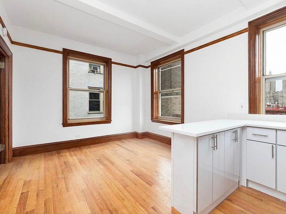 1st image of 170 W 74th St APT 915
