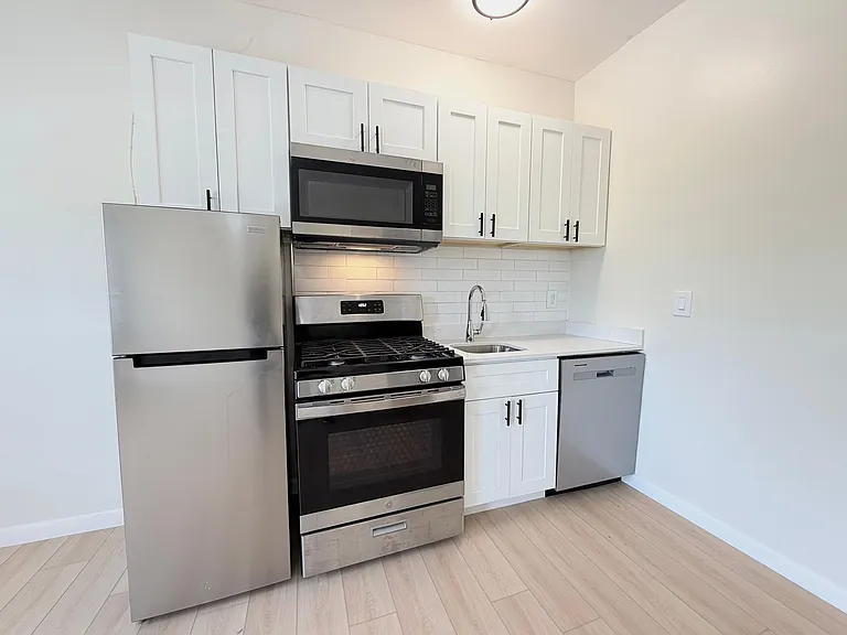 Park Place Apartments — Photo 16