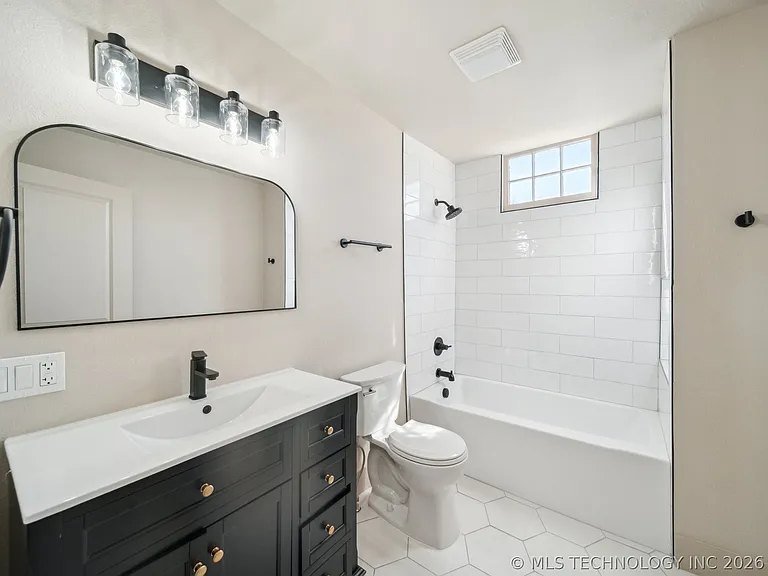 221 W Detroit St — Photo 32