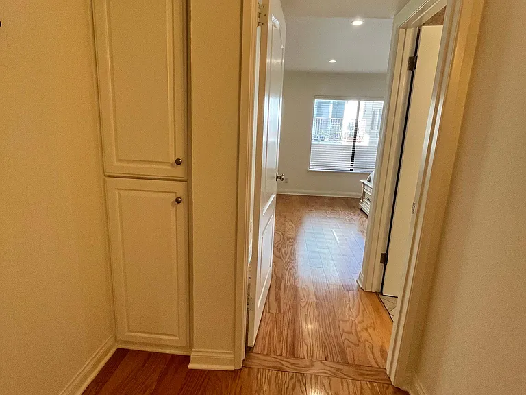 1910 Pelham Ave #4 — Photo 23