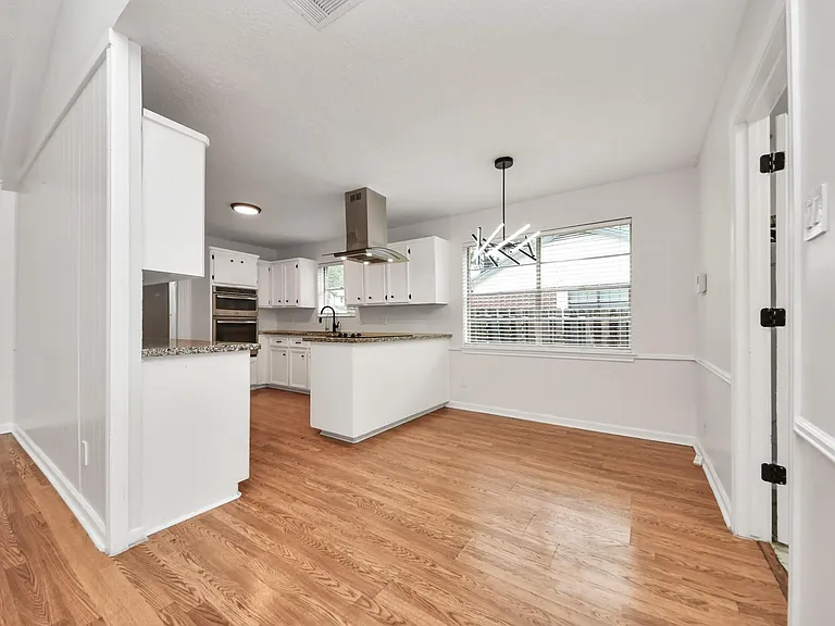 1319 Forsythe Ln — Photo 9