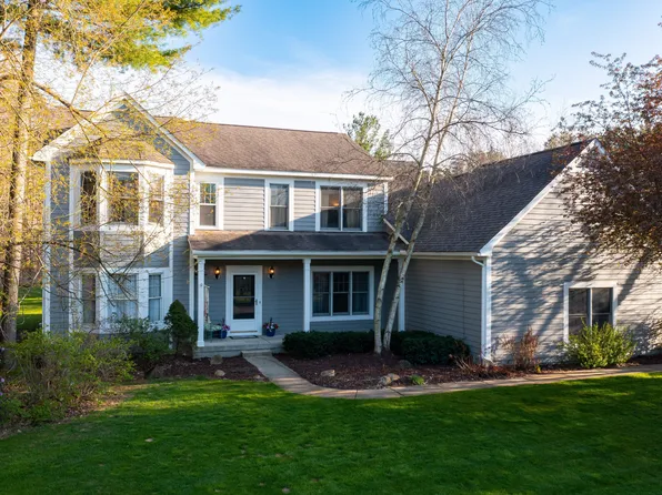 1083 Groveland Pines Dr, Ortonville, MI 48462