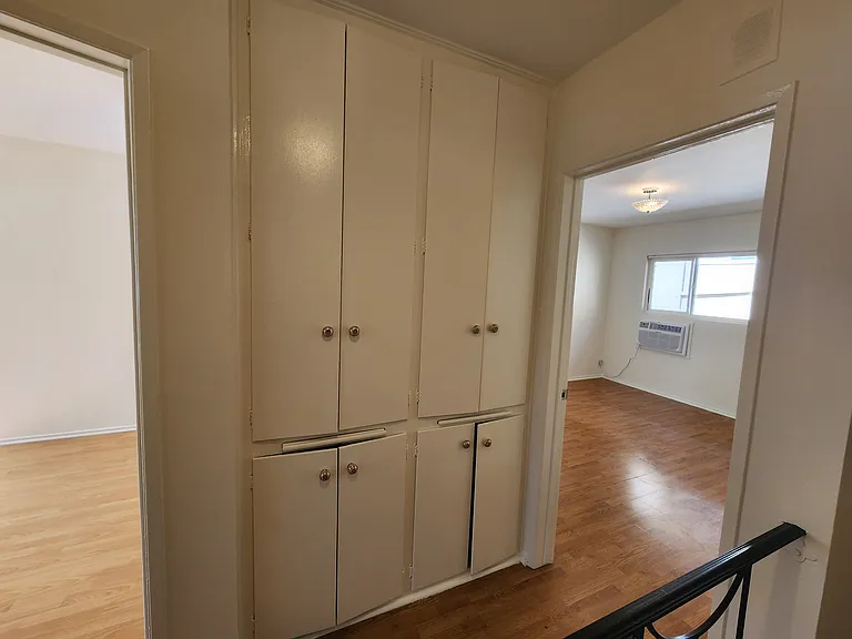1141 Irving Ave #3 — Photo 23