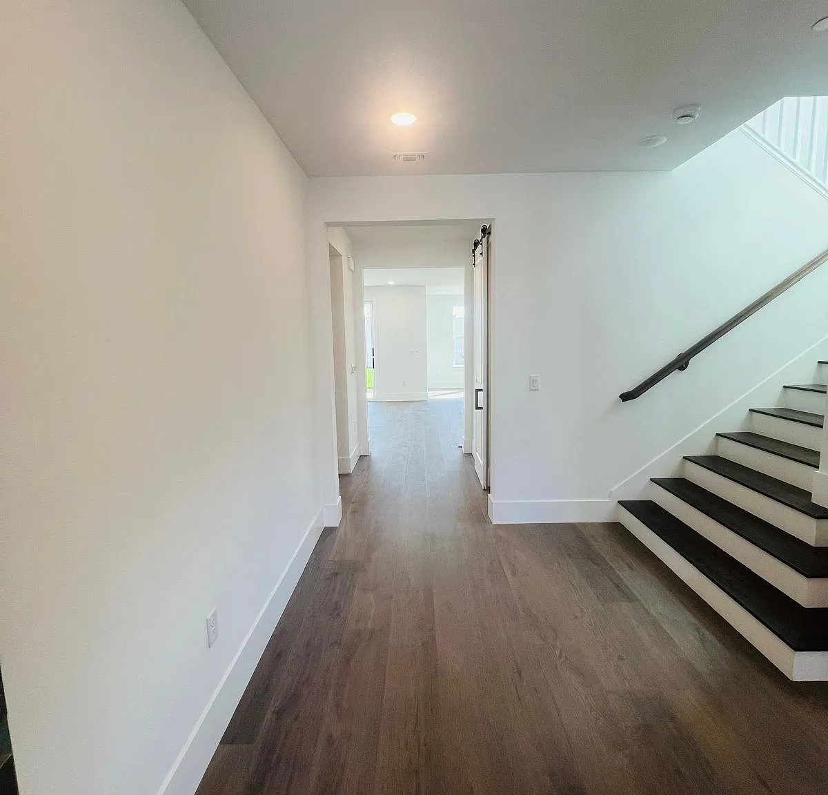 5 bed, 2925 sqft, $3,500 — Photo 2