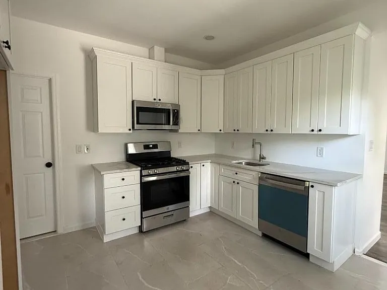 322 Court St #1 — Photo 7