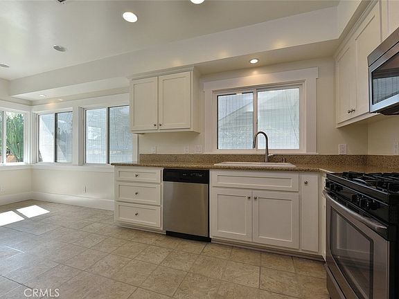 5th image of 470 W Center St