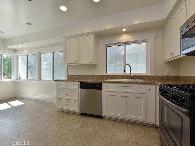 470 W Center St — Photo 5