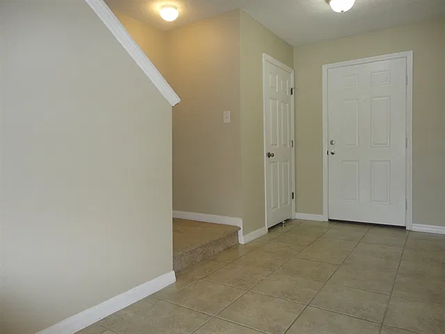3 bed, 2.5 bath, 1473 sqft, $2,045 — Photo 2