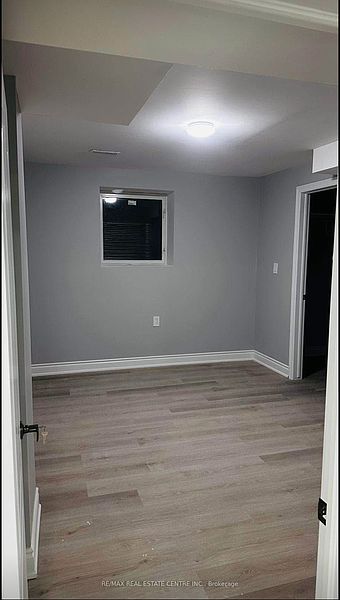 Kitchener House for rent - 2 Bedrooms — photo 4