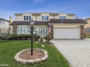 1905 E Seneca Ln, Mount Prospect, IL 60056