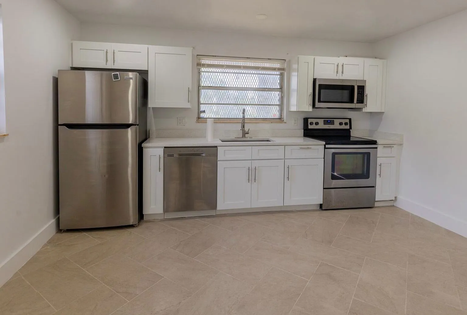2 bed, 1.0 bath, 1050 sqft, $2,000 — Photo 3