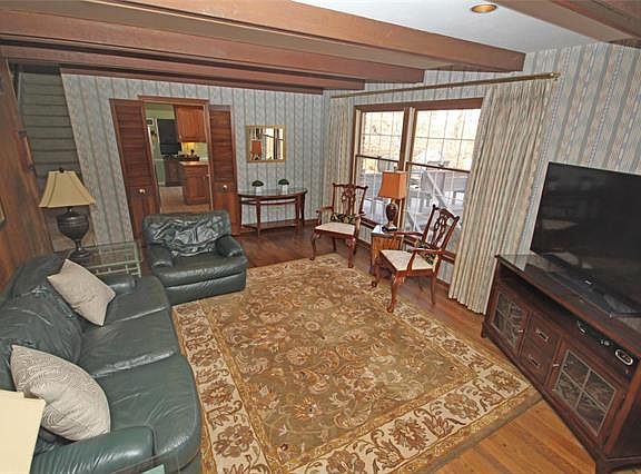 3rd image of 1509 Greening Ln