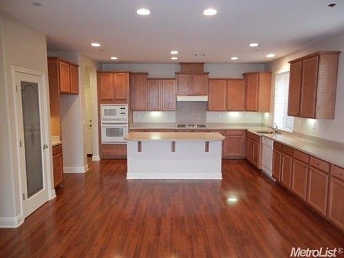 4th image of 3865 Prosser St