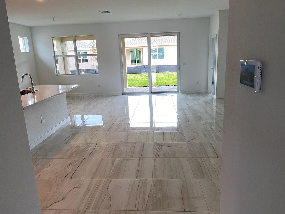 1st image of 2981 NE Breezeway Cir