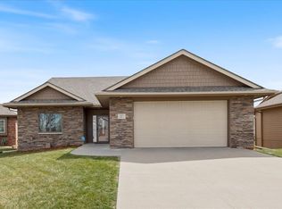 217 Traders Pointe Cir, Council Bluffs, IA 51501