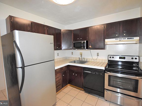 2nd image of 5423 Golfview Dr #D3