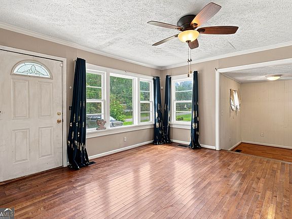 2nd image of 791 Warren Rd NE