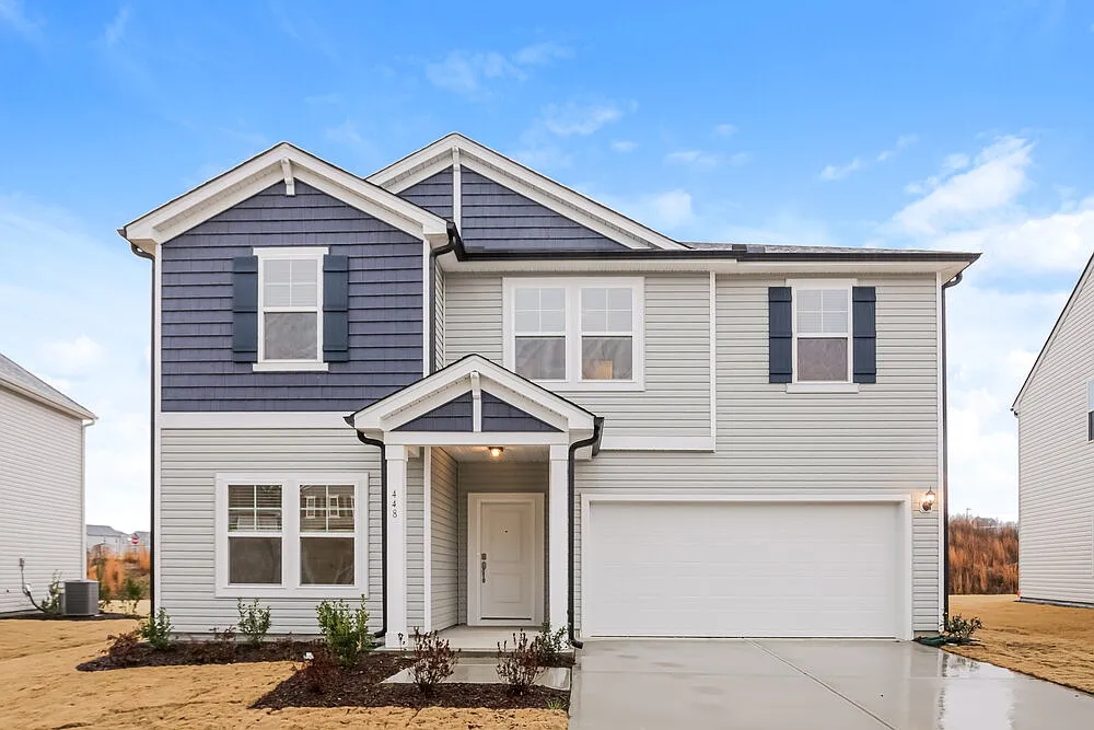 5 bed, 3.0 bath, 2428 sqft, $2,415 — Photo 1