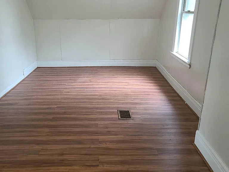 346 Landon St — Photo 18