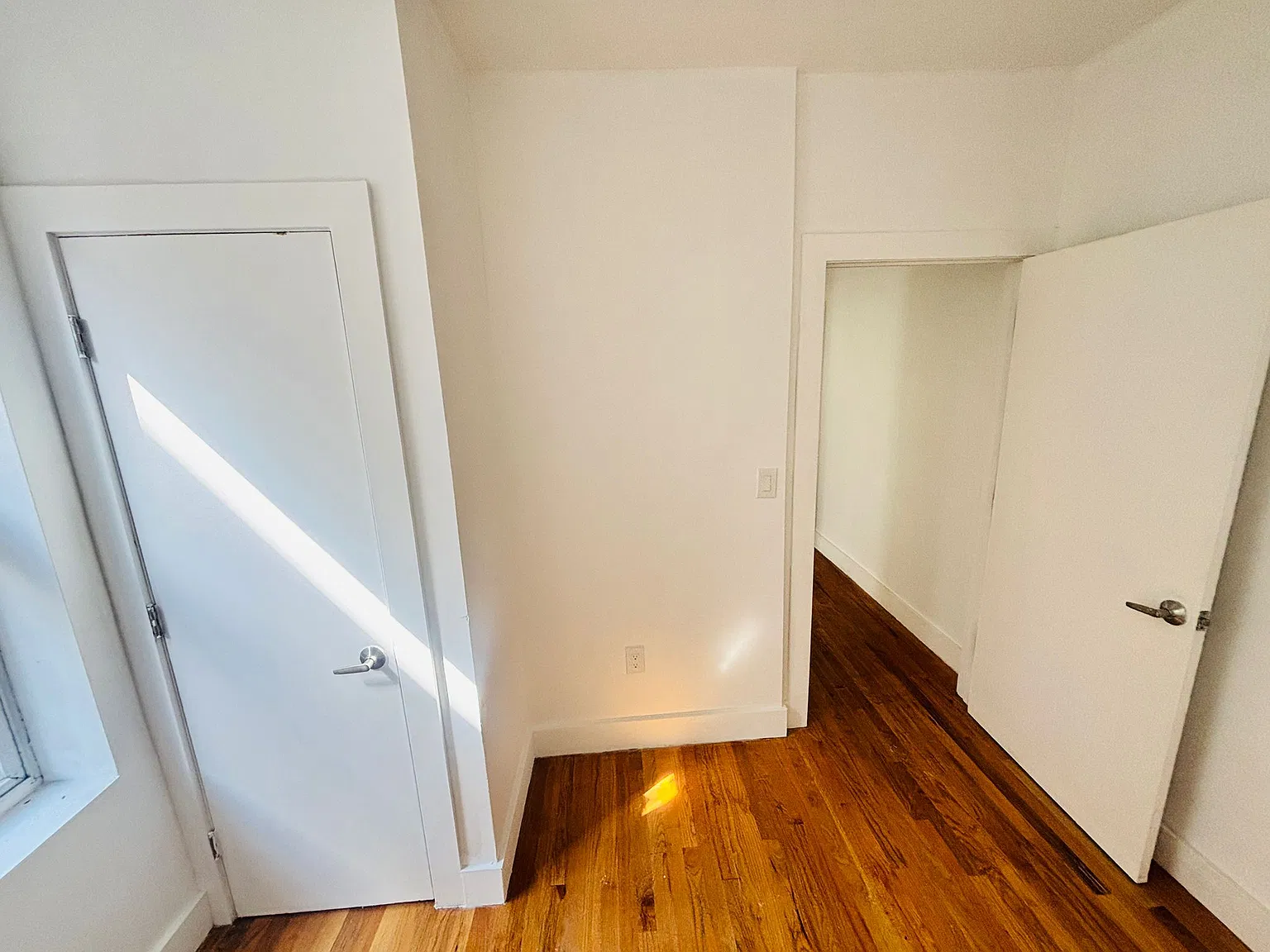 2 bed, 800 sqft, $1,964 — Photo 2